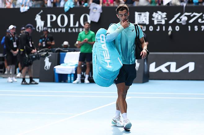 조코비치, 탈락 위기에서 행운의 기권승 “기회를 소중히 여기고 준결승에 최선 다할 것”