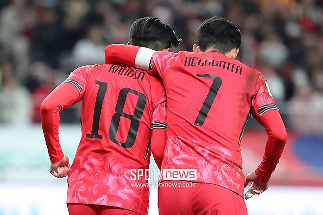 '역시' 토트넘 7번은 한국인으로 가자…이강인은 시몬스보다 키패스가 우월 PSG 반대에도 여름까지 영입 시도