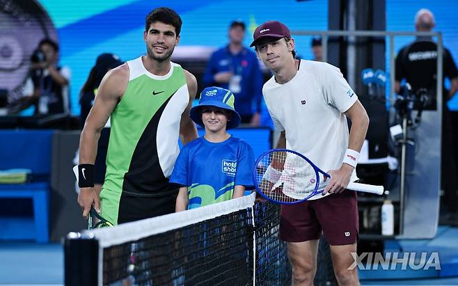 알카라스 저 때문에 서브 늦어졌어요…스포츠맨십에 팬들 박수