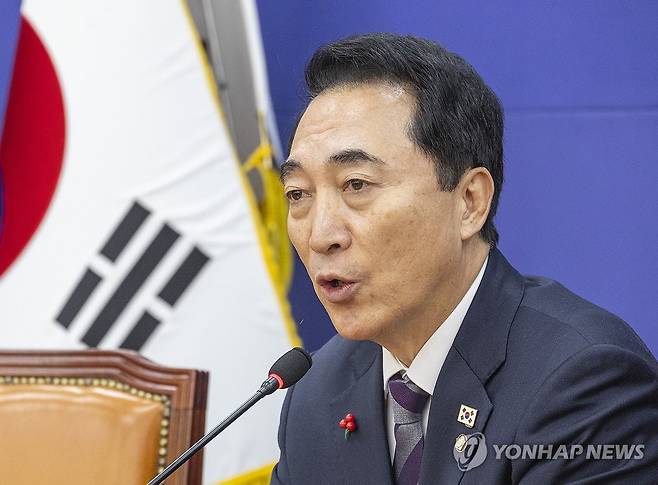 기자간담회에서 발언하는 박수현 수석대변인 [연합뉴스 자료사진]