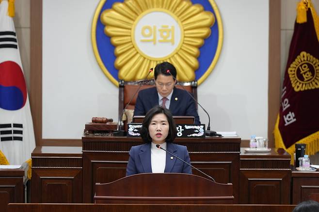 손세화 포천시의원이 29일 5분발언을 통해 소흘읍 파크골프장 조성사업의 문제점을 지적하고 있다. 사진=포천시의회