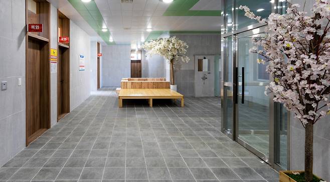 전남 함평군에 있는 돌머리해수찜치유센터 실내. /함평군 제공