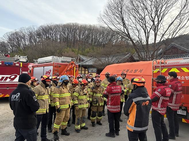 ▲ 대구 강북소방서는 지난 26일부터 2월 6일까지 기간 중 팀별 1일 일정으로 북구와 군위 구조대, 119안전센터, 의용소방대원 등 약 200여 명을 대상으로 산림화재 대응훈련을 시행한다. 대구 강북소방서