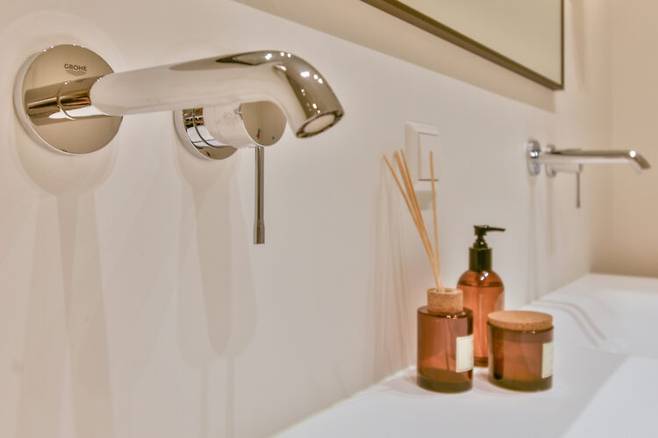 욕실에 유통기한이 지난 방향제를 오래 방치하면 호흡기 건강에 악영향을 미칠 수 있다. 사진=클립아트코리아