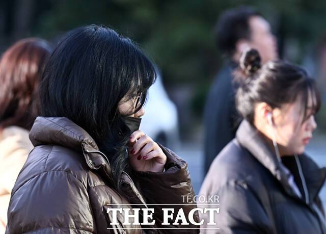 29일 기상청에 따르면 오는 31일부터 온화한 서풍이 유입되며 기온이 점진적으로 오를 것으로 예상된다. /이새롬 기자