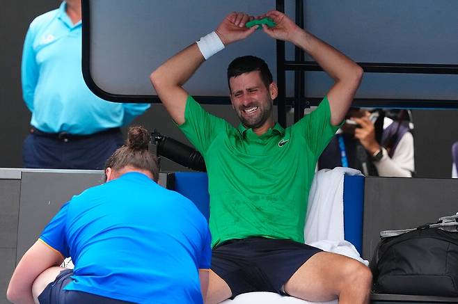 '죽다 살아난' 조코비치, 세트스코어 0-2에서 행운의 기권승