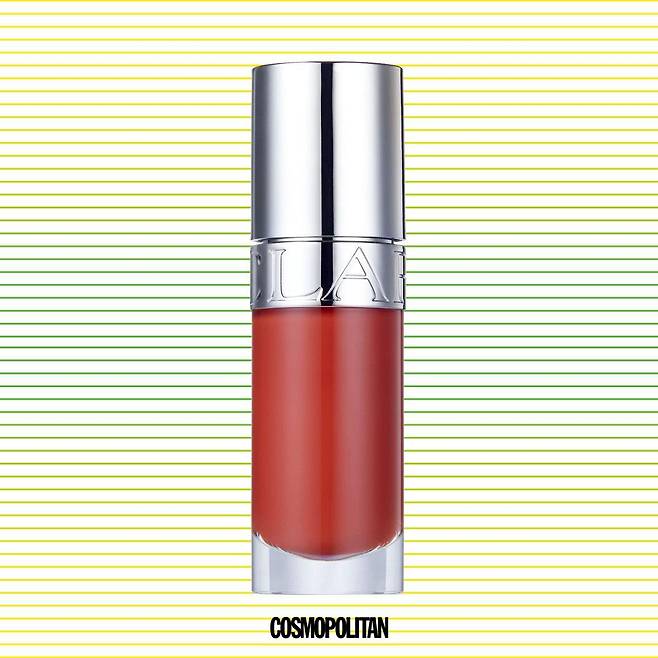 호호바·헤이즐넛·로즈 오일이 함유돼 낮에는 자연스러운 컬러의 립 오일로, 밤에는 립 슬리핑 마스크로 건조한 입술에 강력한 보습을 선사한다. 립 컴포트 오일 28 로지 그레이스 4만1천원 Clarins.