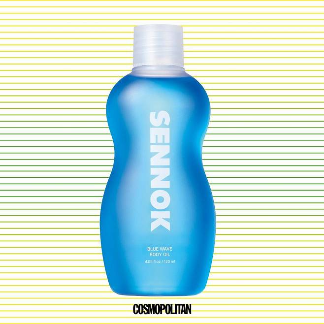 샤워 후 젖은 몸에 골고루 바른 뒤 괄사 마사지를 곁들이면 진득한 보습과 함께 쌓인 노폐물 배출에 도움을 주며, 은은한 수증기 향이 들뜬 마음을 차분히 가라앉힌다. 블루 웨이브 바디 오일 3만3천원 Sennok.