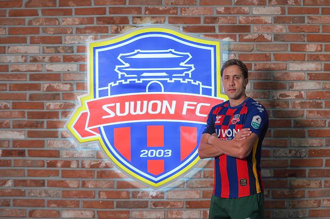 [오피셜] 수원FC 보강 심상찮다! '그레미우 출신' 브라질 미드필더 프리조 전격 영입…엠블럼의 가치 지킬 것