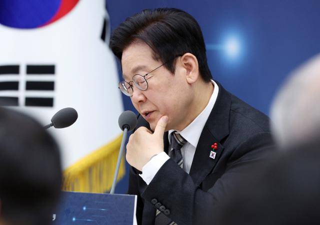 이재명 대통령이 지난달 12일 세종시 정부세종컨벤션센터에서 열린 교육부·국가교육위원회·법제처의 업무보고에서 발언하고 있다. 세종=왕태석 선임기자