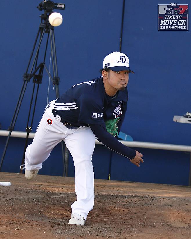 28일 첫 피칭을 시작한 타무라. 두산 제공