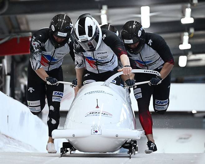 입상을 노리는 한국 봅슬레이 4인승 김진수팀. 로이터=연합뉴스