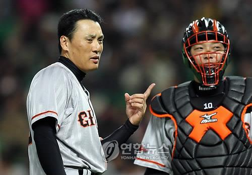 현역 시절 아베 신노스케 요미우리 감독과 함께 했던 이승엽 전 감독. 사진[연합뉴스]