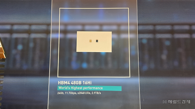 SK하이닉스는올 1월 CES 2026에서 차세대 AI(인공지능) 반도체인 ‘HBM4 16단’을 처음으로 선보였다. 박지영 기자.