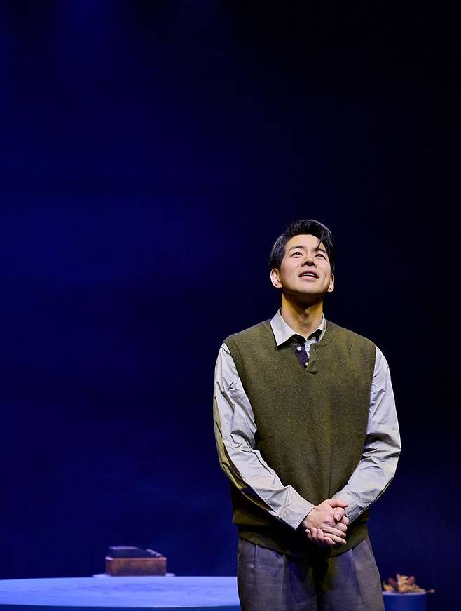 [서울=뉴시스] 연극 '튜링머신'에서 튜링을 연기하는 배우 이상윤. (사진=크리에이티브테이블 석영 제공) 2026.01.29. photo@newsis.com *재판매 및 DB 금지