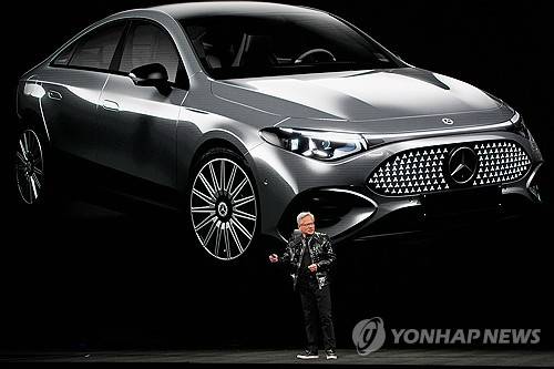 지난 5일 CES에서 자율주행 기술 소개하는 젠슨 황 엔비디아 CEO [AP=연합뉴스. 재판매 및 DB 금지]