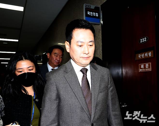 국민의힘 장동혁 대표가 29일 국회에서 열린 최고위원회의를 마치고 회의실을 나서고 있다. 장 대표는 최고위를 주재하고 한동훈 전 대표에 대한 제명을 의결했다. 황진환 기자
