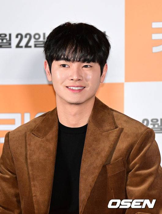 [OSEN=최규한 기자] 13일 오후 서울 CGV 용산아이파크몰에서 영화 ‘카운트’ (감독 권혁재) 언론시사회 및 간담회가 열렸다.영화 ‘카운트'는 금메달리스트 출신, 한번 물면 절대 놓지 않는 마이웨이 선생 시헌(진선규 분)이 오합지졸 제자들을 만나 세상을 향해 유쾌한 한 방을 날리는 이야기를 그린 영화다.&nbsp;배우 장동주가 간담회에 참석해 인사말을 마친 뒤 미소짓고 있다. 2023.02.13 / dreamer@osen.co.kr