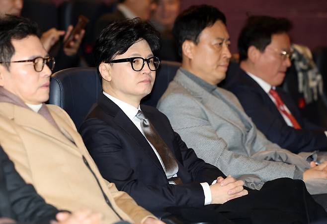 한동훈 전 국민의힘 대표가 1월28일 서울 영등포구의 한 영화관에서 '잊혀진 대통령: 김영삼의 개혁 시대' 영화 관람을 위해 대기하고 있다. ⓒ연합뉴스