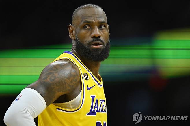NBA 레이커스 '킹' 제임스, 고향 클리블랜드서 30점 차 대패