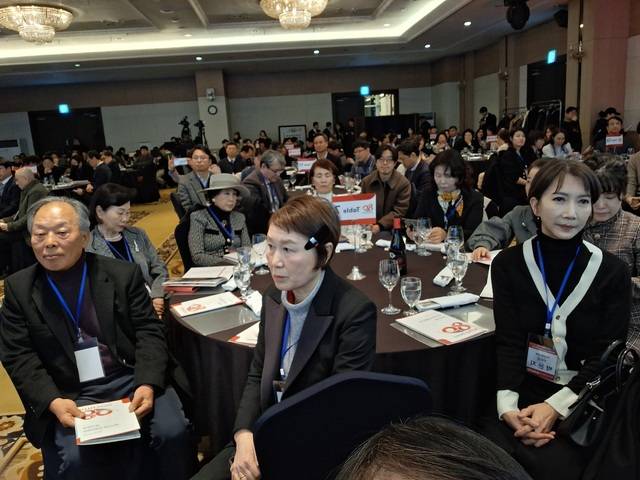 지난 27일 열린 경북대 발전기금 후원의 밤에 참여하고 있는 총여성동문회 멤버들이 자리한 테이블이다. 최근 경북대 총여성동문회는 제16대 김효신 경북대 명예교수(iM금융지주 사외이사)를 신임 회장으로 선출하여 '선한 영향력'을 행사할 것을 결의했다. 최미화 기자