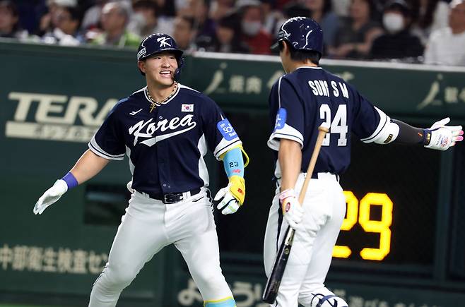 '프로야구 1000만 관중 시대' KBO, 6년 만에 최저연봉 인상...WBC 포상금도 증액