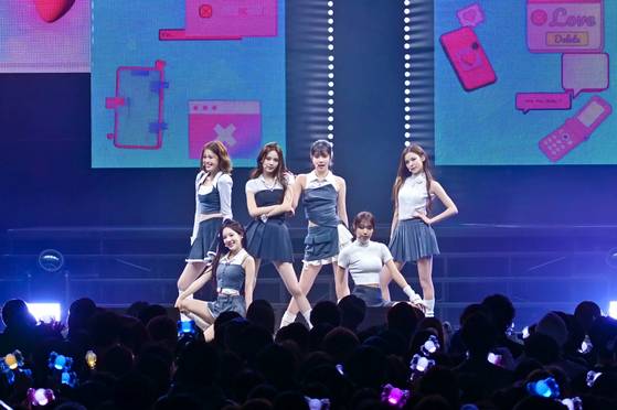 이즈나, 첫 일본 팬 콘서트 전석 매진 속 성료