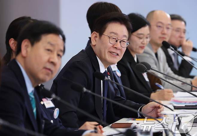 이재명 대통령이 30일 청와대에서 열린 국가창업시대 전략회의 'K-스타트업이 미래를 만든다'에서 참석자의 발언을 경청하고 있다. 2026.1.30/뉴스1 ⓒ News1 허경 기자