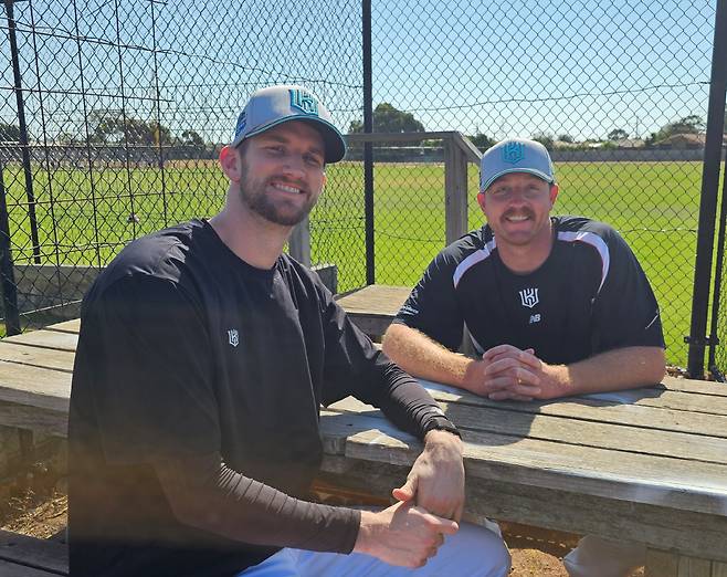 사우어(오른쪽)과 보쉴리. 사진제공=KT 위즈