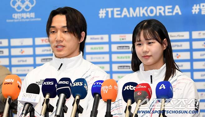 제25회 밀라노 코르티나담페초 동계올림픽 참가하는 대한민국 선수단 본진이 30일 인천국제공항을 통해 이탈리아로 출국했다. 김지수, 홍수정이 인터뷰를 하고 있다. 인천공항=박재만 기자 pjm@sportschosun.com/2026.01.30/