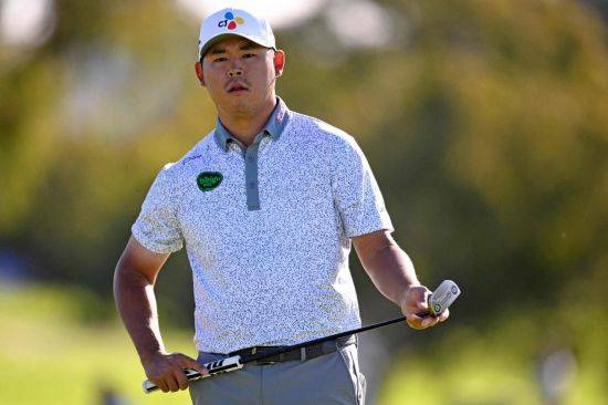 김시우가 파머스 인슈어런스 오픈 1라운드 1번 홀에서 퍼팅을 준비하고 있다. 샌디에이고=AFP연합뉴스