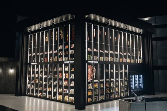 한샘이 특수 제작해 흑백요리사2에서 선보인 초대형 팬트리장. [사진=한샘]