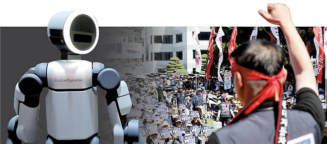 From left, the Atlas humanoid robot, and members of Hyundai Motor labor union stage a protest for wage increase in Ulsan on Sept. 3, 2025. [REUTERS/YONHAP]