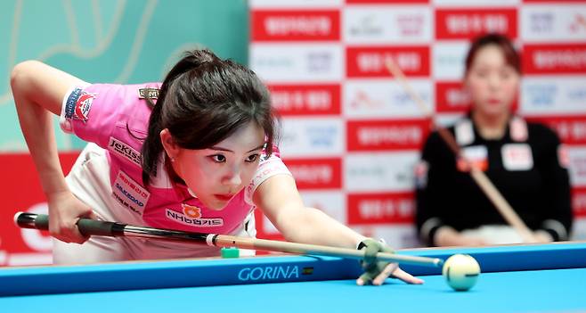‘당구 여제’ 김가영에게 상대 전적 2전 2승으로 앞서는 정수빈. PBA 제공