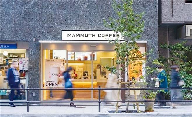일본 도쿄 도라노몬 지역에 있는 매머드커피. 매머드커피는 최근 일본계 사모펀드(PEF) 운용사 오케스트라프라이빗에쿼티(PE)에 약 1000억원에 매각됐다. (매머드커피 제공)