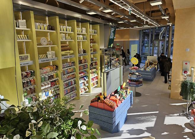 서울 종로구 ‘올리브베러’ 광화문점 1층 모습.