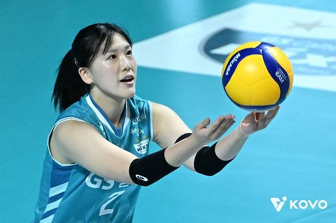 고교 졸업식도 안 한 신인이 일냈다…역전 드라마 '일등 공신' 김효임 제 서브 비결은