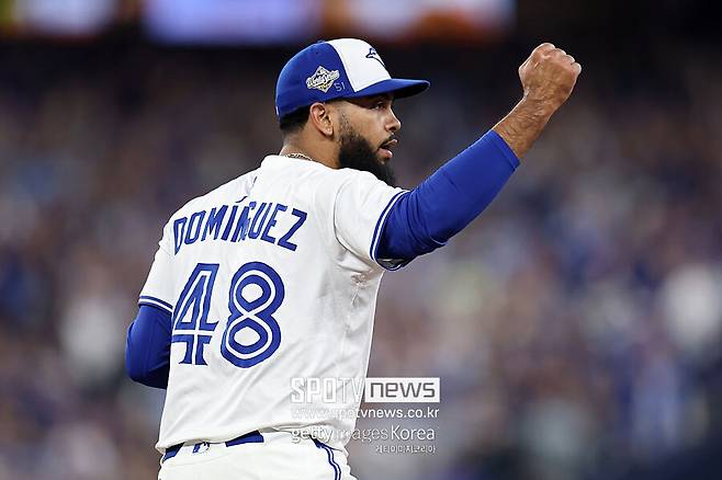 ▲ 세란토니 도밍게스가 시카고 화이트삭스 유니폼을 입는다.