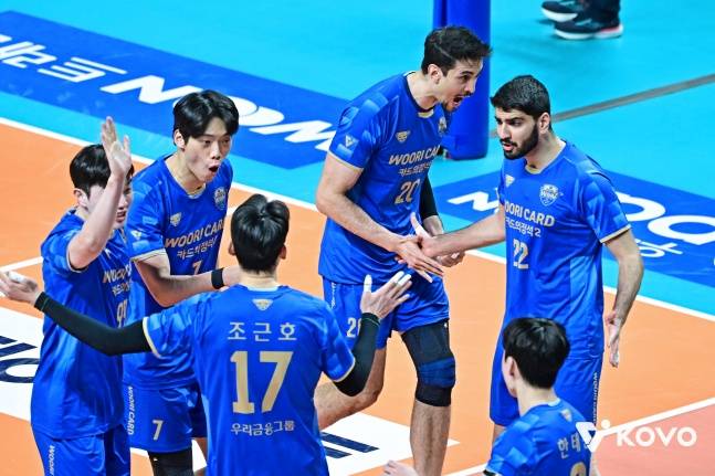 '아라우조 33점 대폭발' 우리카드, 삼성화재 꺾고 2연승→3위와 8점 차 [장충 현장리뷰]