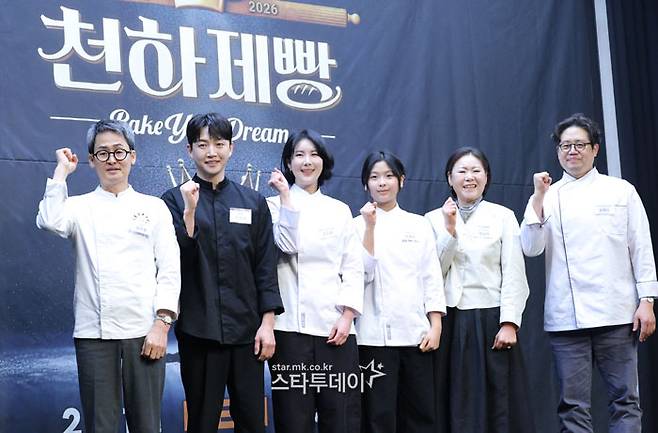 ‘천하제빵’ 참가자들. 사진ㅣ유용석 기자