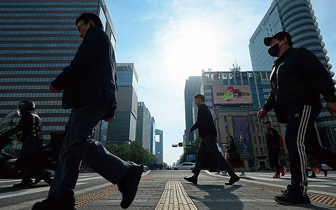 우리나라의 전반적인 기부문화를 이끌어가는 건 고소득자가 아닌 중산층이다.[사진｜연합뉴스]