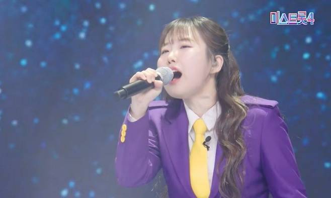 나 빼고 다 본다…시청률 14% 돌파→7주 연속 1위로 다 씹어먹은 韓 예능 ('미스트롯4')