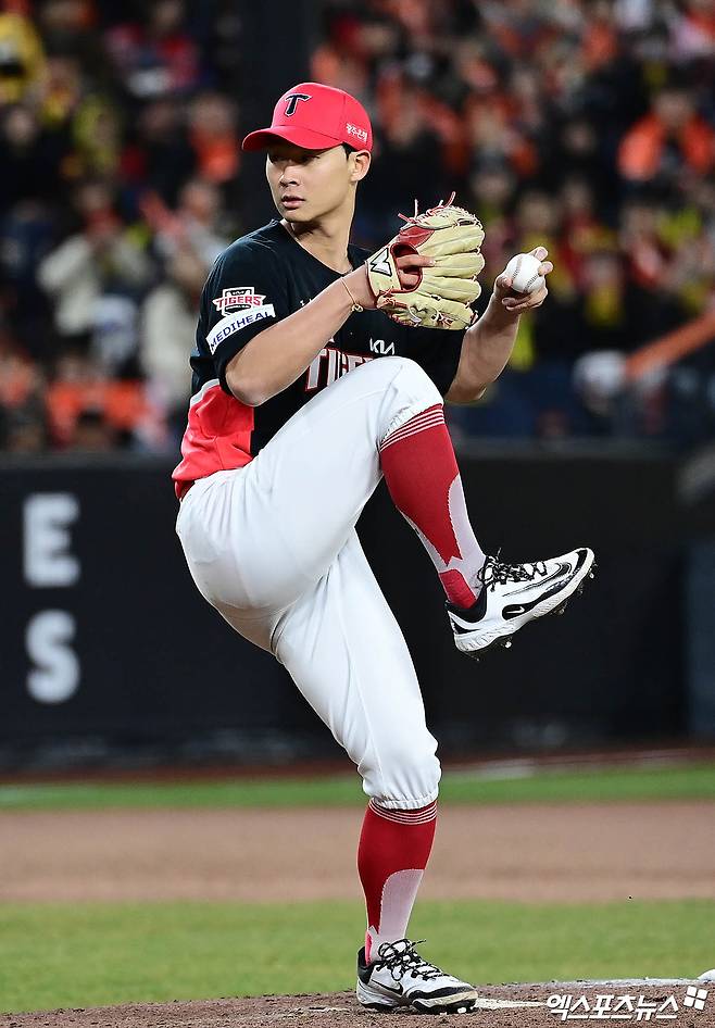 28일 오후 대전한화생명볼파크에서 열린 '2025 신한 SOL Bank KBO리그' 한화 이글스와 KIA 타이거즈의 경기, 7회말 2사 1,2루 KIA 곽도규가 역투하고 있다. 엑스포츠뉴스 DB