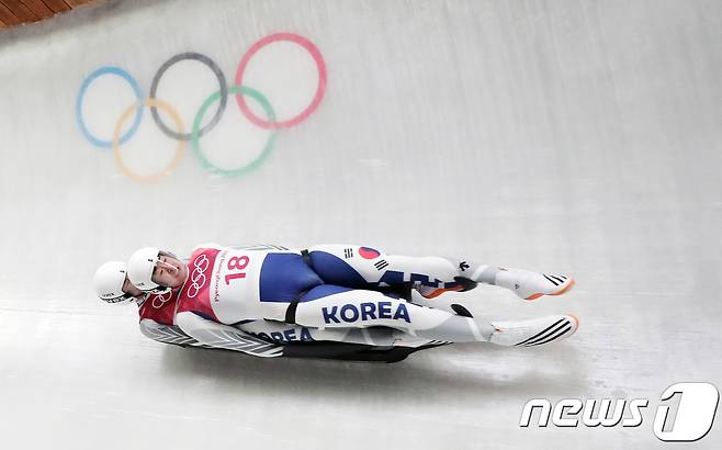 박진용, 조정명이 14일 오후 강원도 평창군 올림픽 슬라이딩 센터에서 열린 2018 평창동계올림픽 루지 더블 1차런에서 질주하고 있다. 2018.2.14/뉴스1 ⓒ News1 이재명 기자