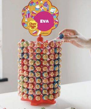 츄파춥스를 꽂은 '롤리팝 타워'는 달리가 고안한 로고 디자인 덕분에 더욱 화려해졌다. Etsy 캡처