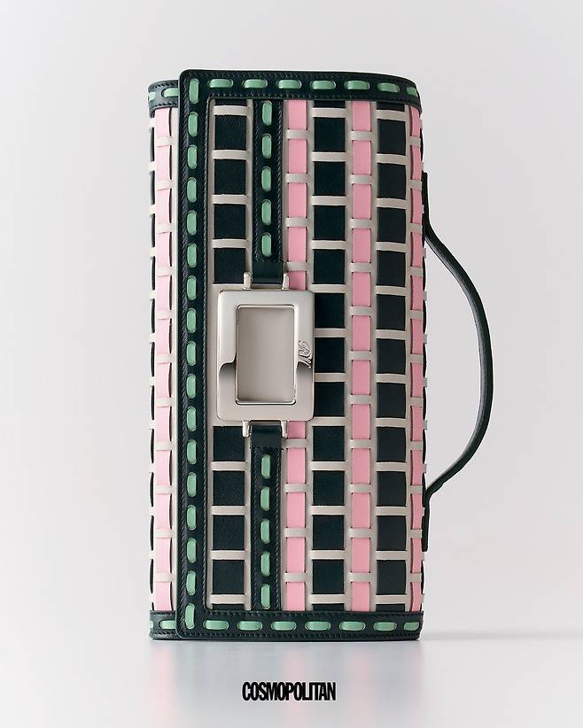 기하학 패턴이 돋보이는 벨 비비에 클러치 가격미정 Roger Vivier.