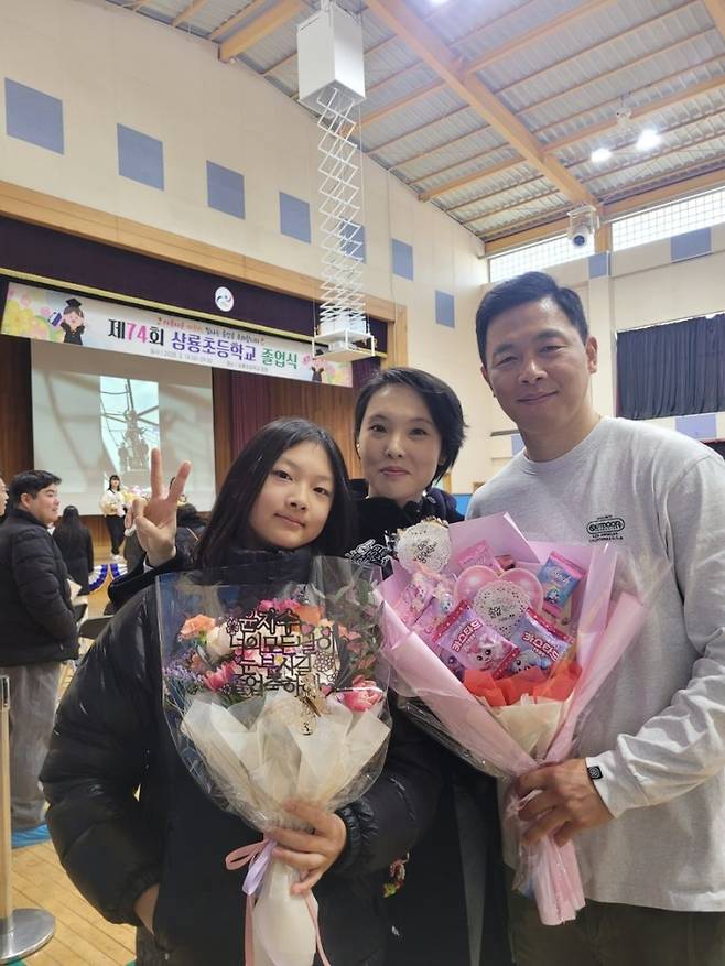 기증자 윤태일 씨와 가족.연합뉴스