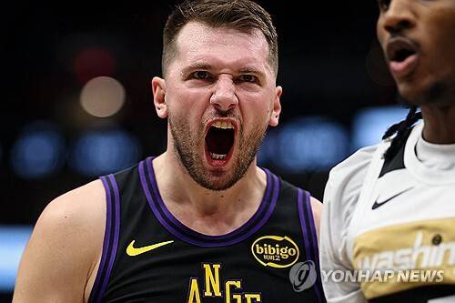 '전반에만 트리플더블!' 돈치치의 미친 원맨쇼... 레이커스, 워싱턴 상대 31점차 대승