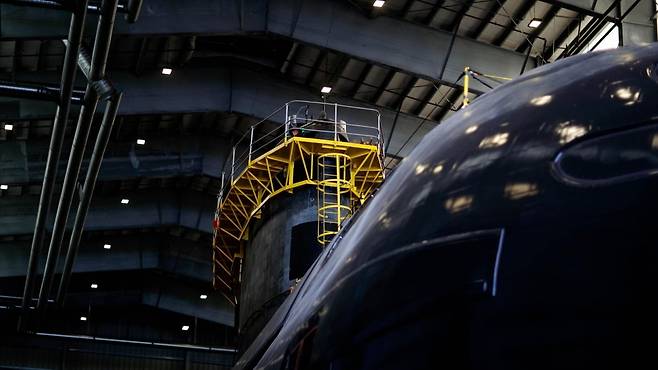 수리를 위해 대기 중인 잠수함 / 사진=시스팬