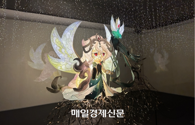 전영일 전통등 전승자의 세인트릴리쿠키 연등. 화합의 메시지가 담겼다. [안선제 기자]
